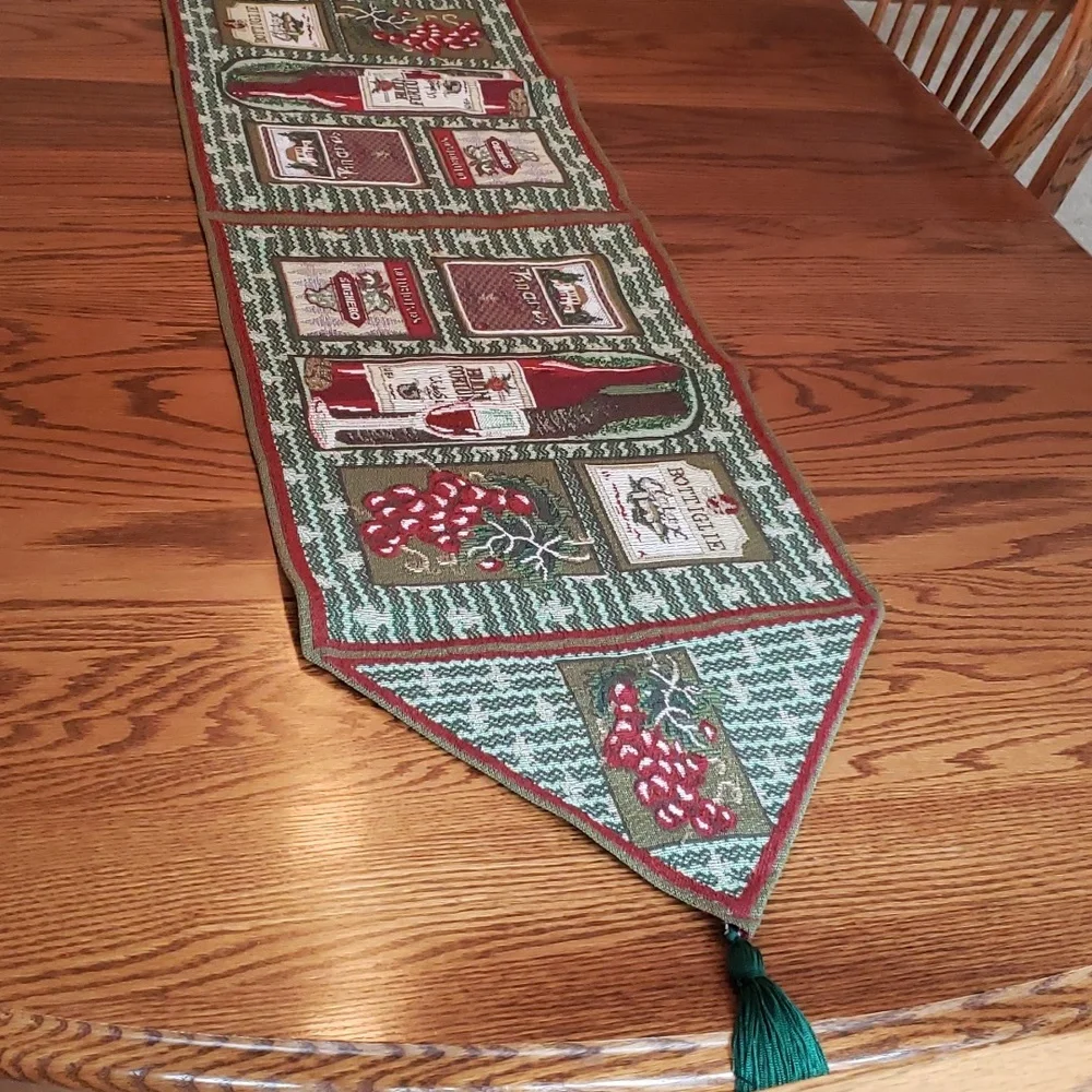NWOT Tapestry Wine Motif Table Runner